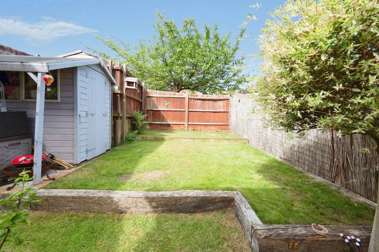 Norwood Close, Effingham, KT24, photo 6