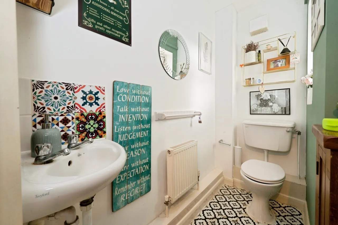 Norwood Close, Effingham, KT24, photo 8