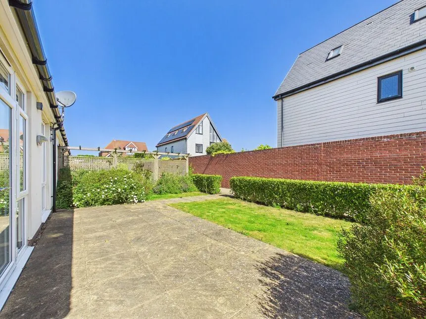 Hurricane Way, Hawkinge, CT18, photo 2