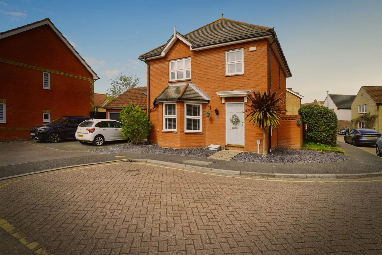 3 bed house for sale, Spindle Beams, Rochford, SS4