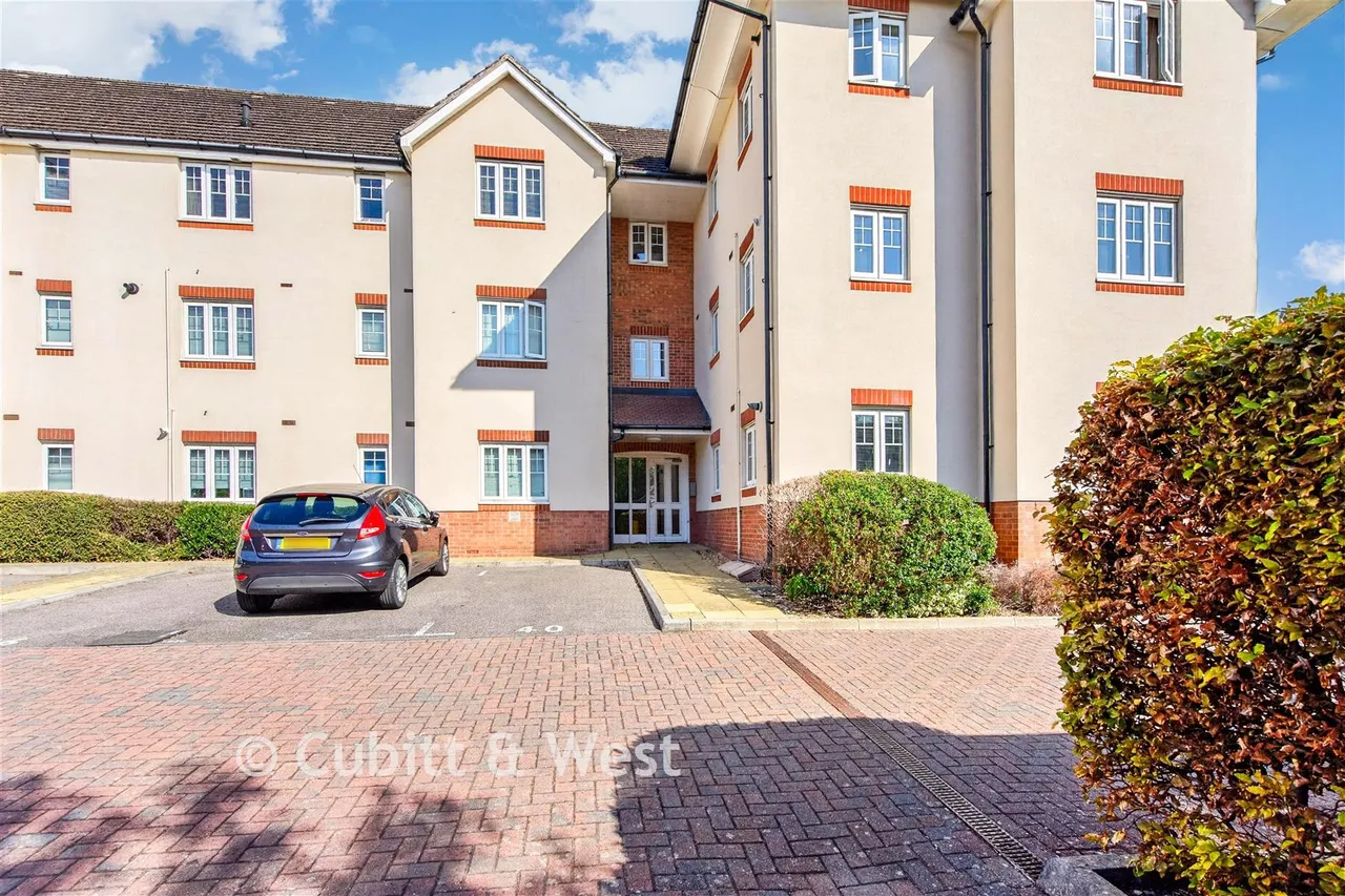 2 bed flat for sale, Baxendale Road, Chichester, PO19