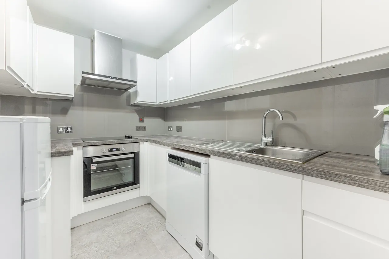 Flat 6, 1 Queens Gate Terrace, London, photo 3
