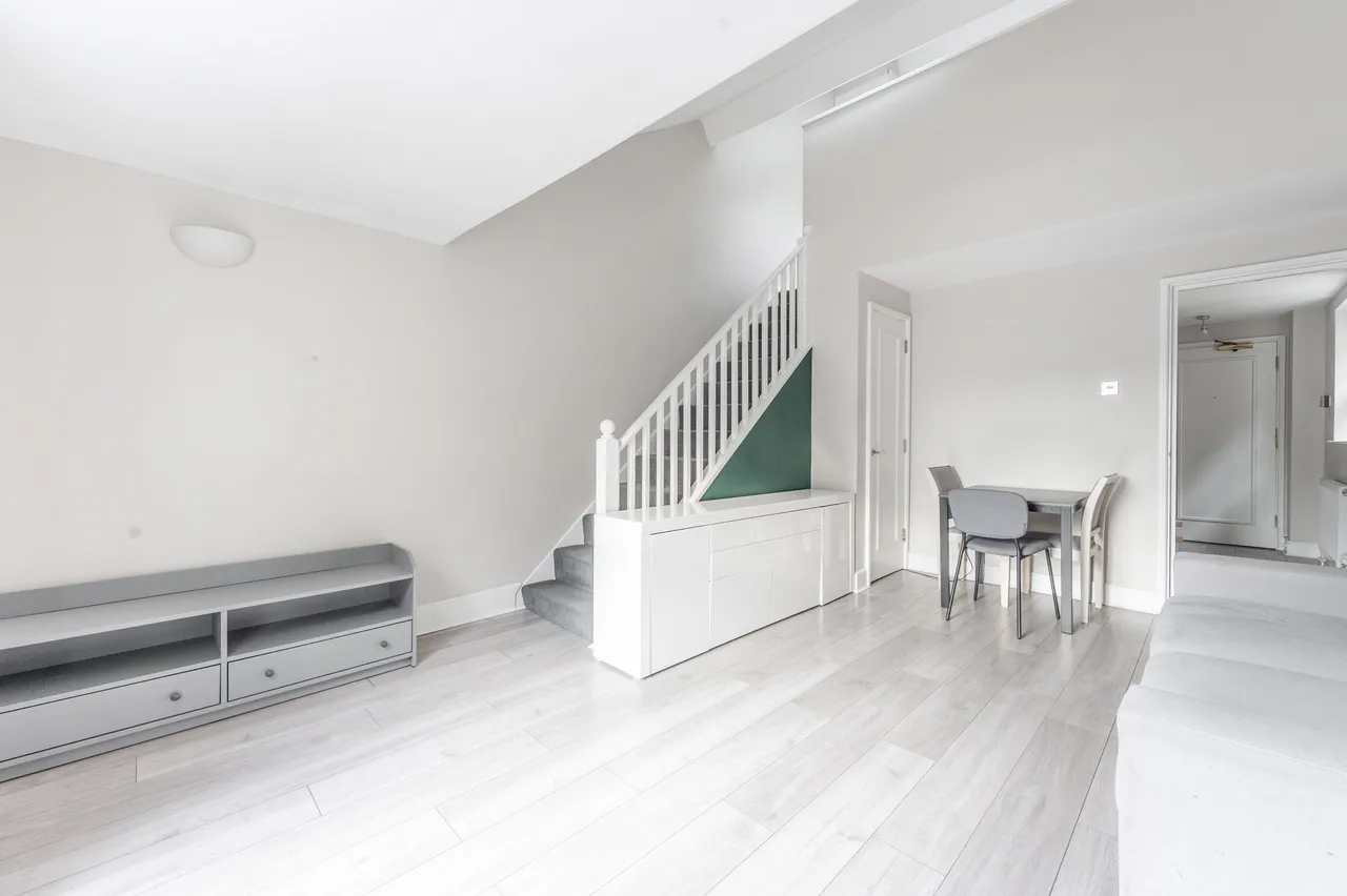 Flat 6, 1 Queens Gate Terrace, London, photo 4