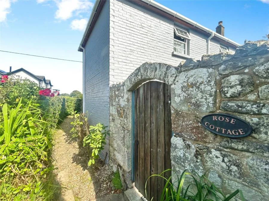 3 bed house for sale, High Street, Niton, PO38