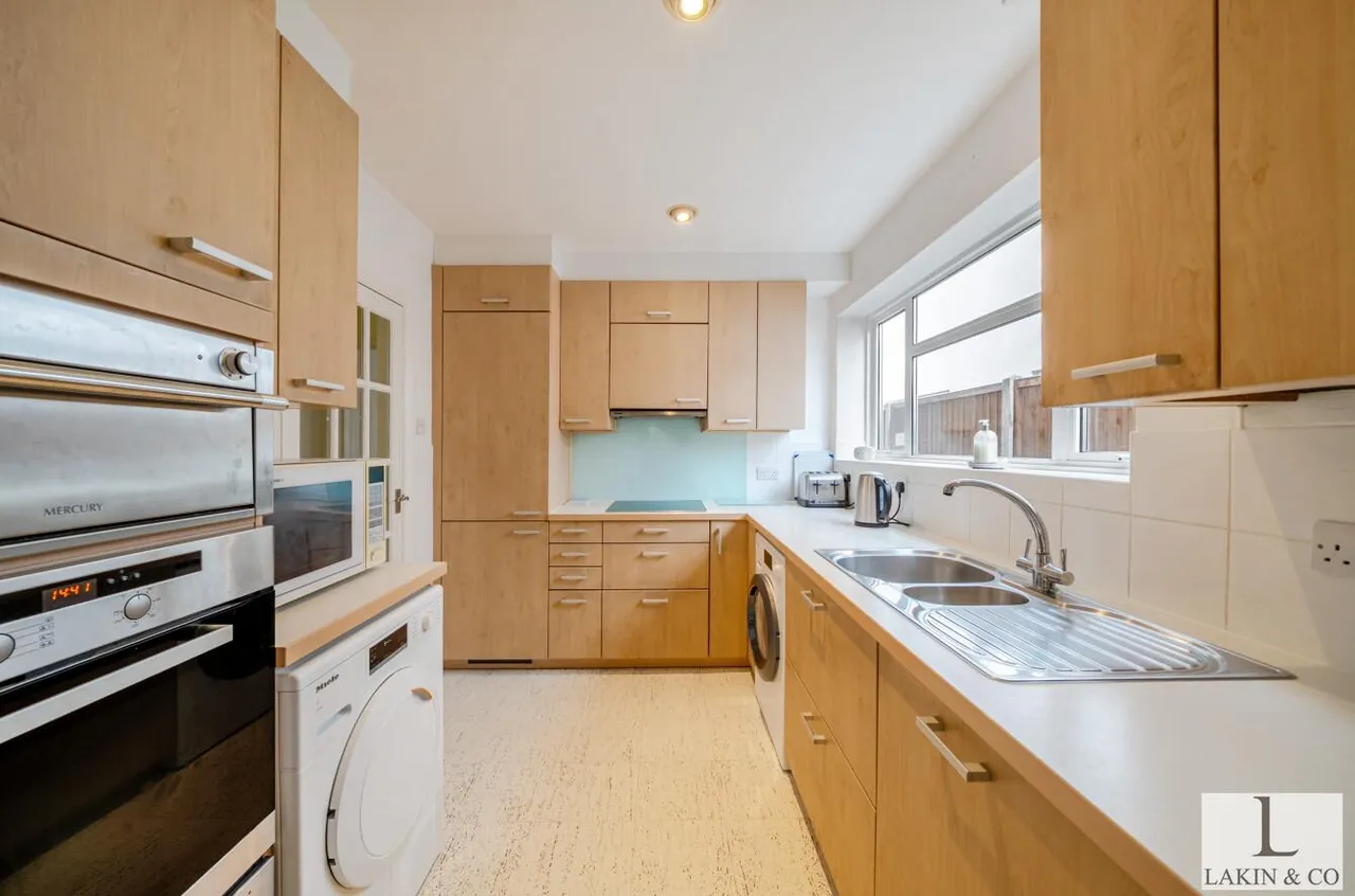 Hoylake Crescent, Ickenham, UB10 8JH, photo 3