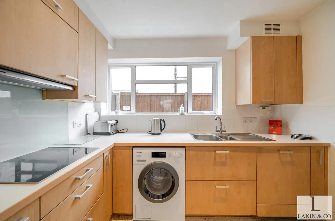 Hoylake Crescent, Ickenham, UB10 8JH, photo 4