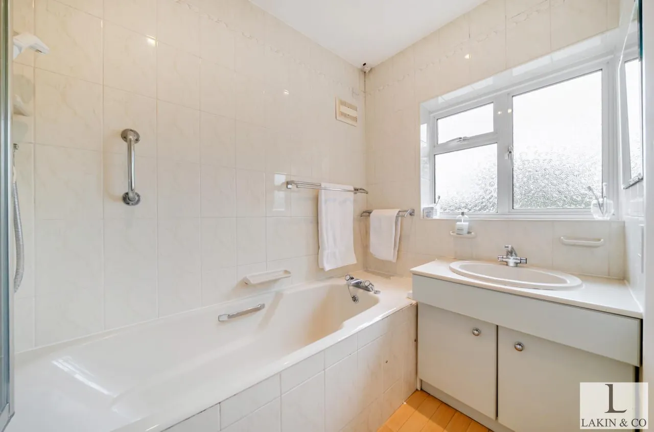 Hoylake Crescent, Ickenham, UB10 8JH, photo 10
