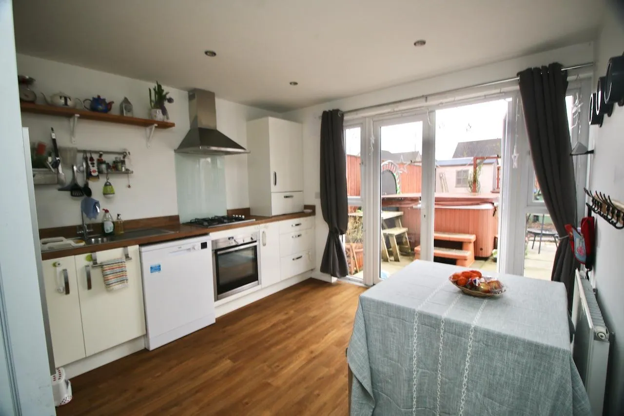 Laymoor Walk, Ferry Village, Braehead, PA4 8BQ, photo 6