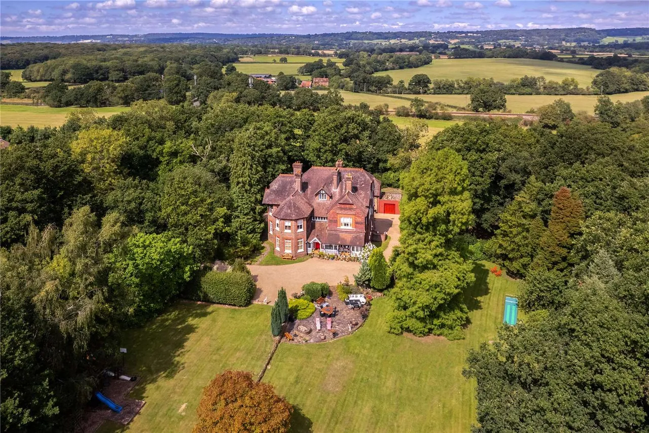 9 bed house for sale — Honey Pot Lane, Nr Limpsfield, Surrey, TN8 6QH