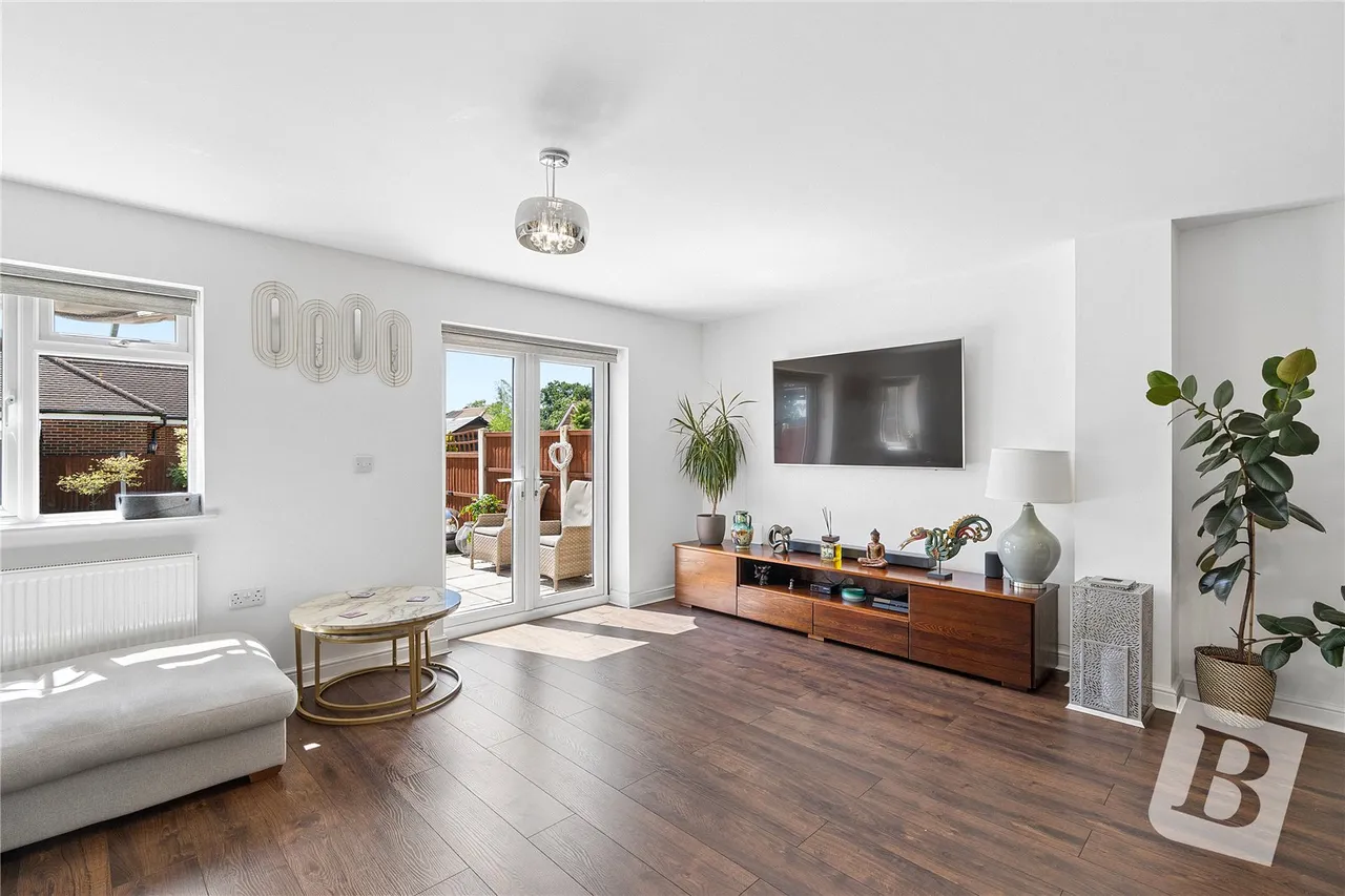 3 bed house for sale, Grange Avenue, Wickford, SS12