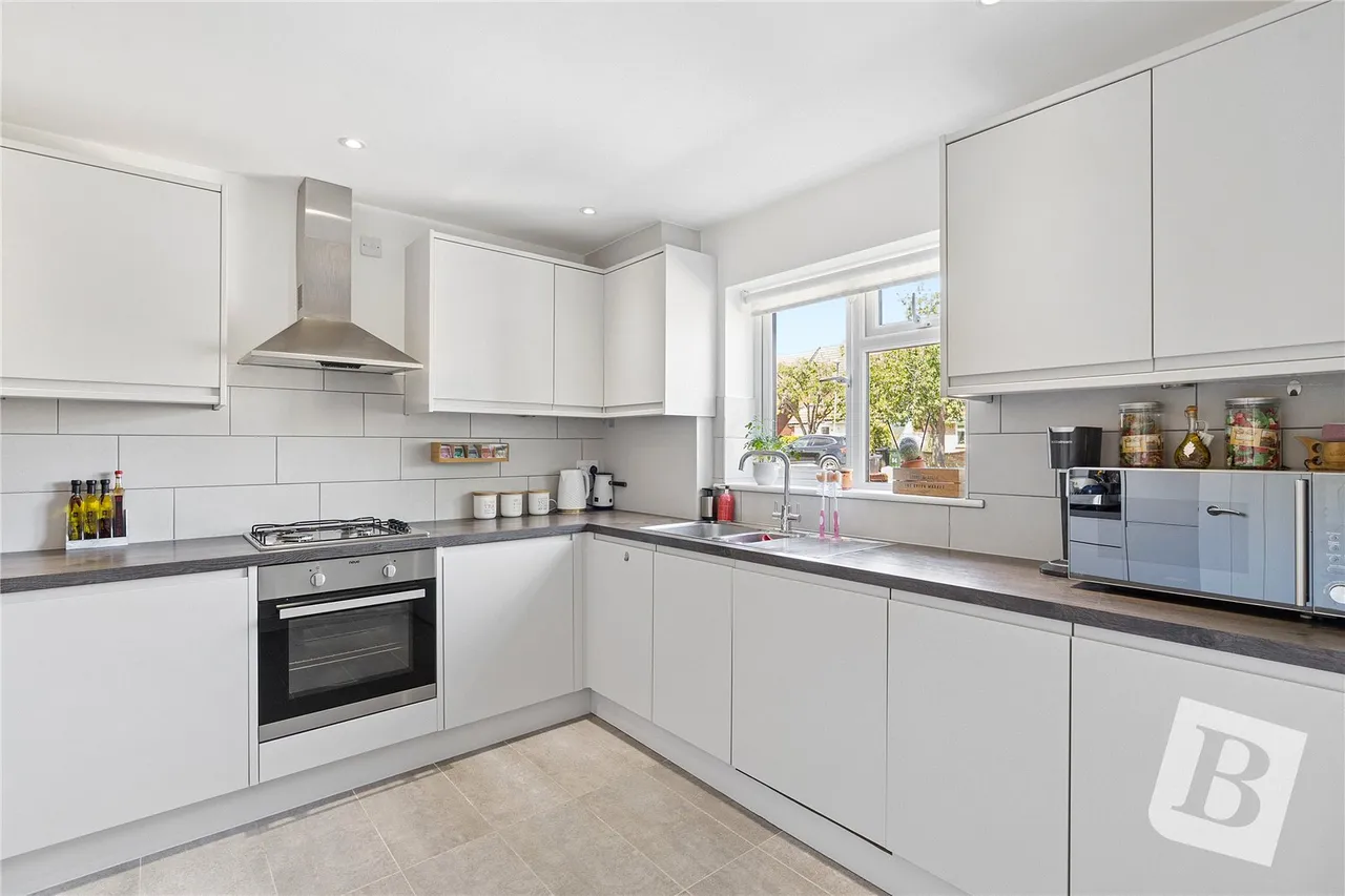 Grange Avenue, Wickford, SS12, photo 2
