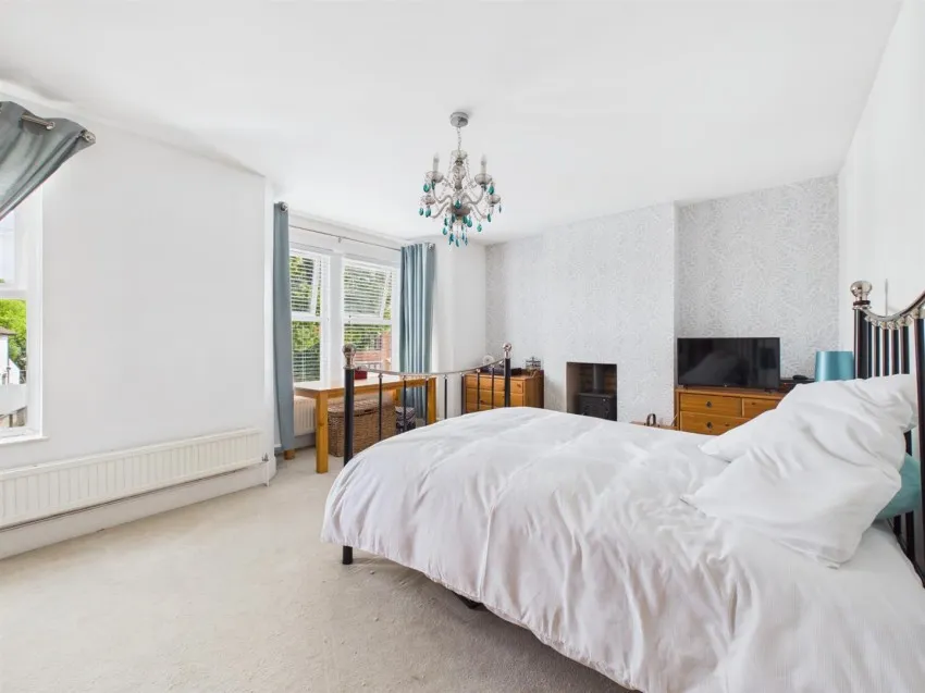 Stroud Road, Gloucester, photo 11