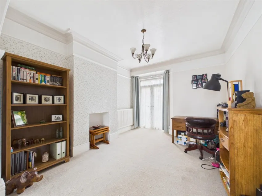 Stroud Road, Gloucester, photo 6