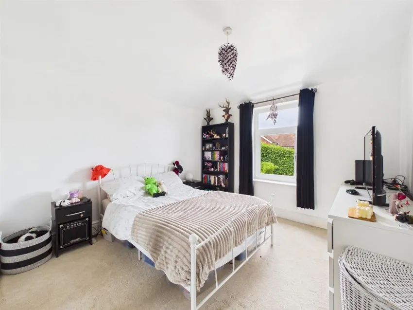 Stroud Road, Gloucester, photo 13