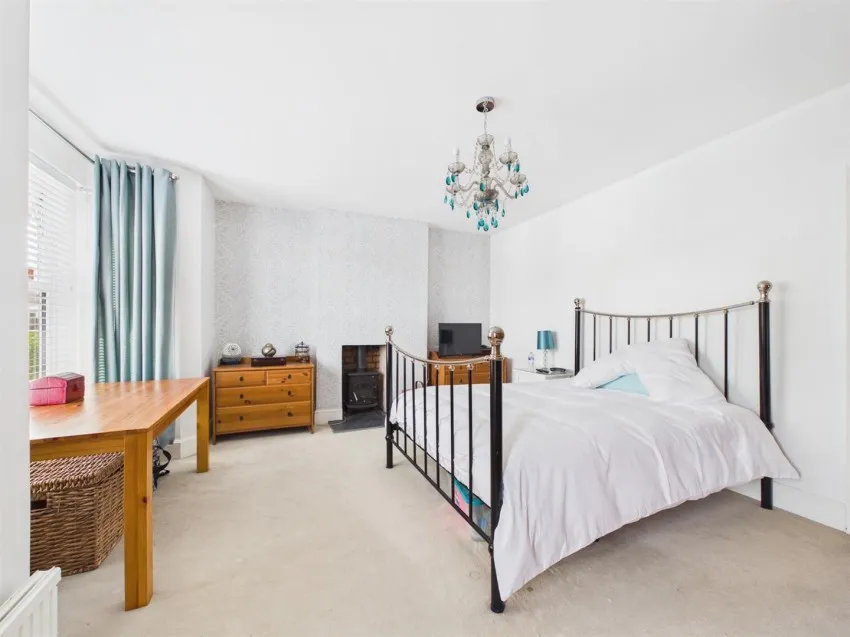 Stroud Road, Gloucester, photo 10