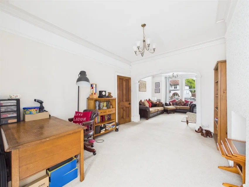 Stroud Road, Gloucester, photo 7