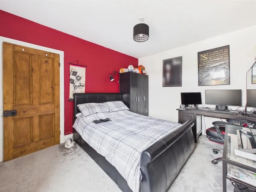 Stroud Road, Gloucester, photo 12