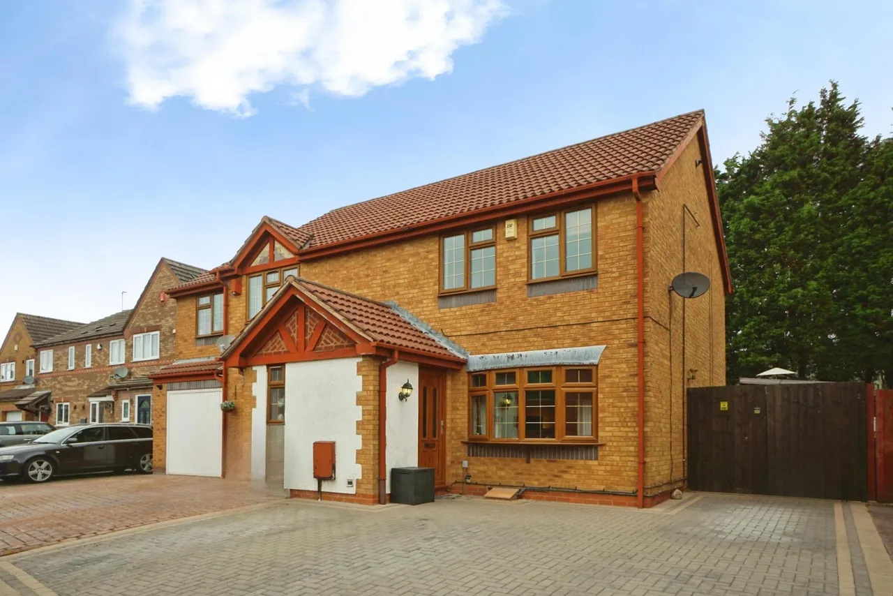 Julie Croft, Bilston, WV14, photo 5