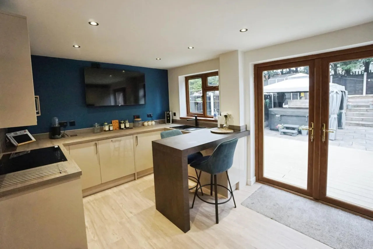 Julie Croft, Bilston, WV14, photo 2