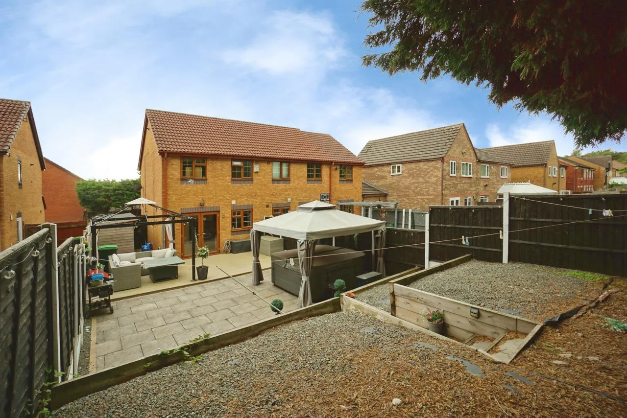 Julie Croft, Bilston, WV14, photo 4