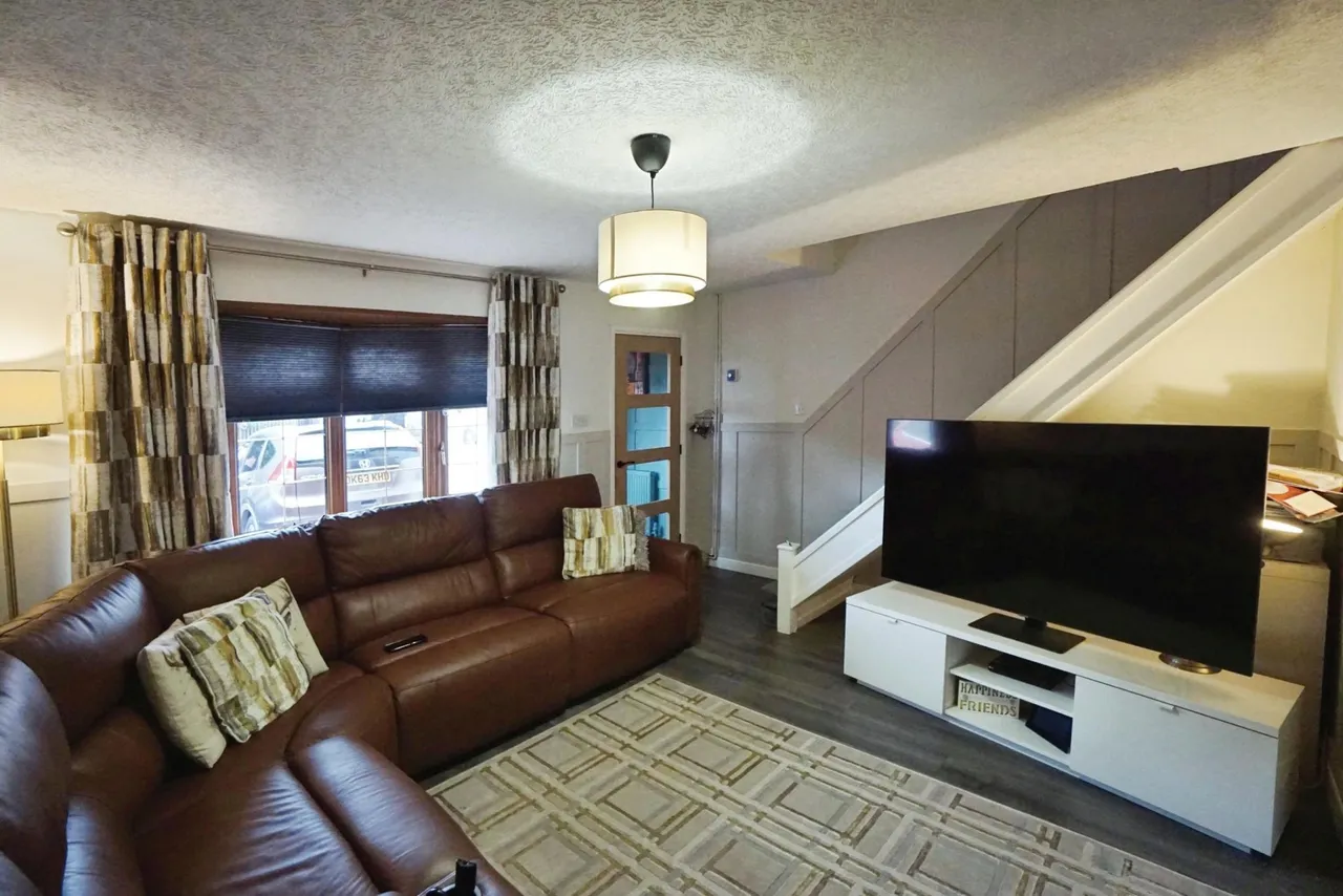 Julie Croft, Bilston, WV14, photo 7