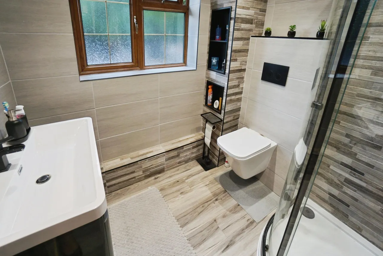 Julie Croft, Bilston, WV14, photo 3