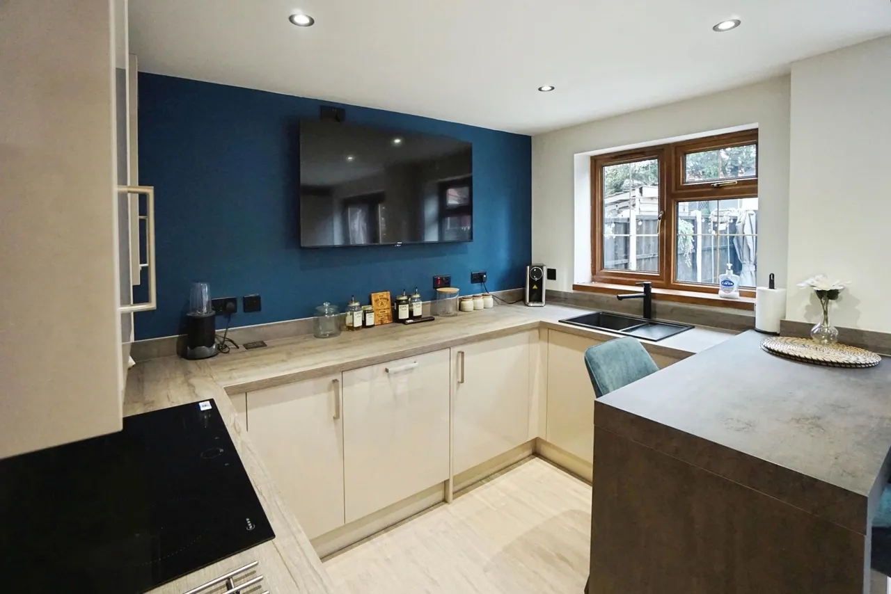 Julie Croft, Bilston, WV14, photo 9