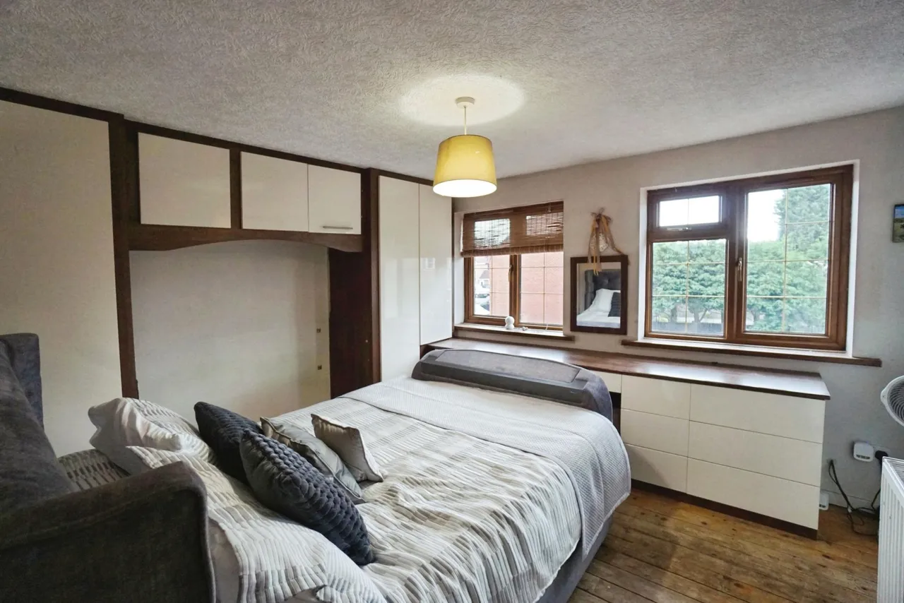 Julie Croft, Bilston, WV14, photo 11