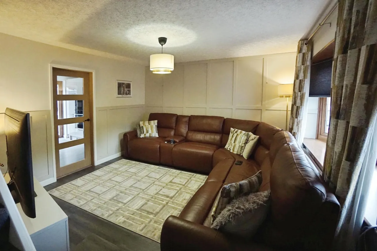 Julie Croft, Bilston, WV14, photo 6