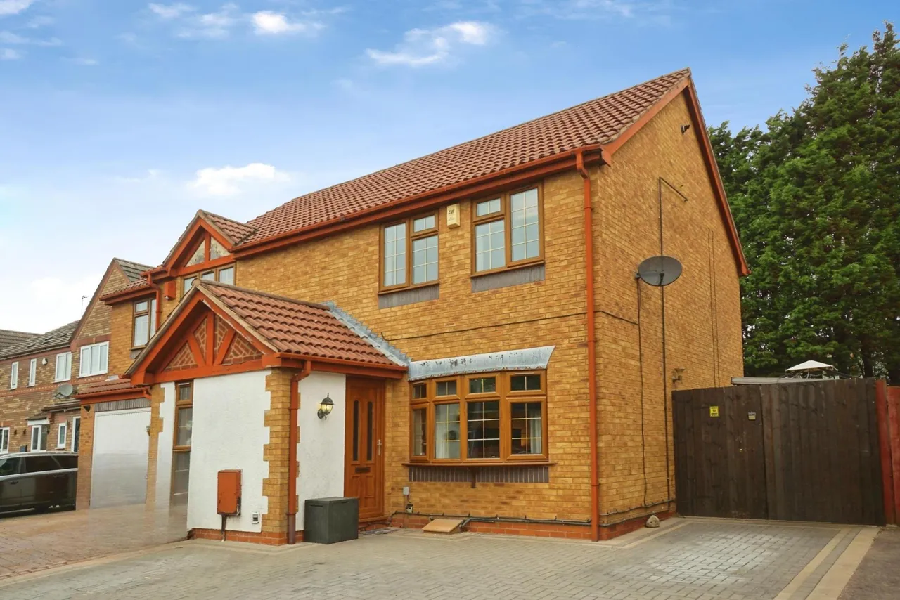 2 bed house for sale, Julie Croft, Bilston, WV14