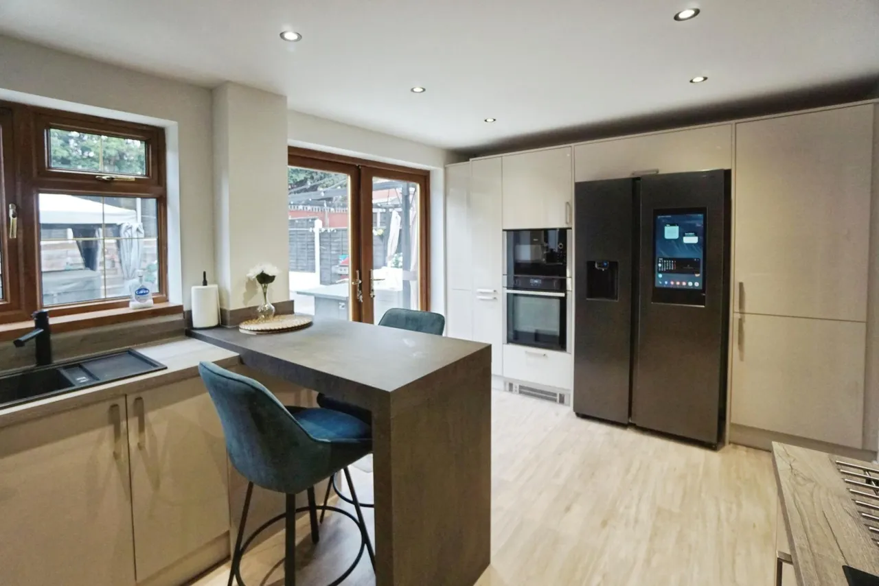 Julie Croft, Bilston, WV14, photo 8