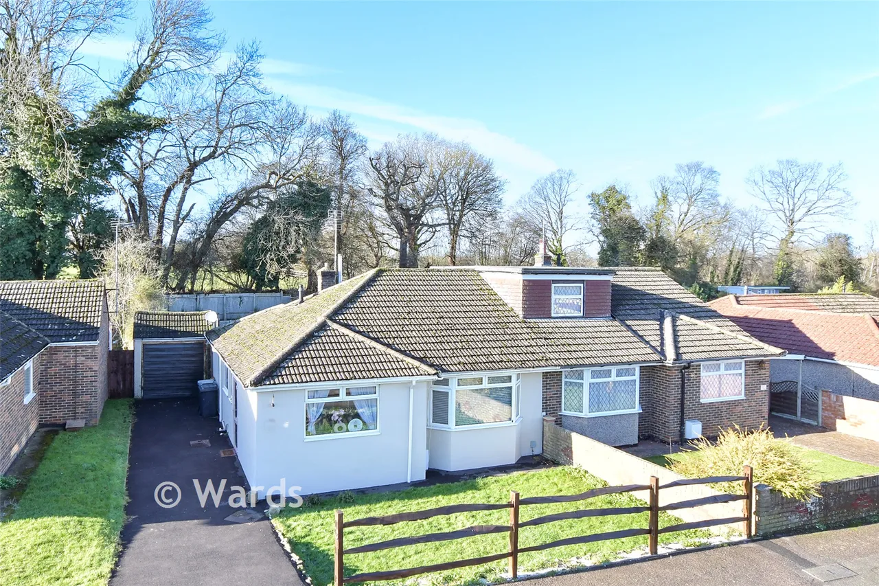 2 bed house for sale, Neal Road, West Kingsdown, TN15