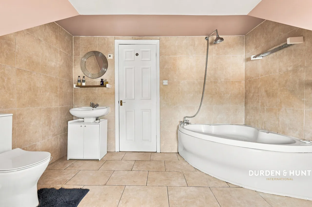 Central Close, Hadleigh, SS7, photo 21