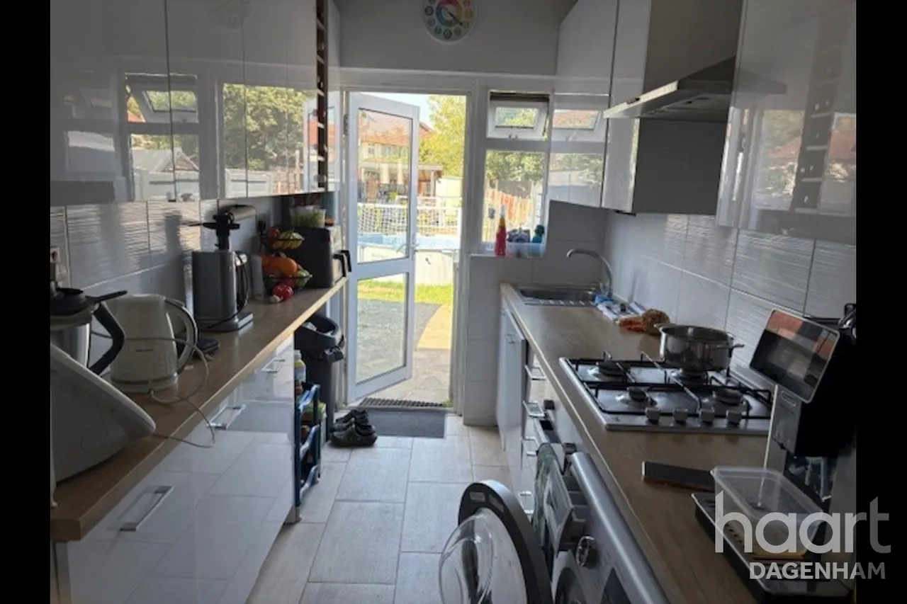 Waldegrave Road, RM8, photo 7