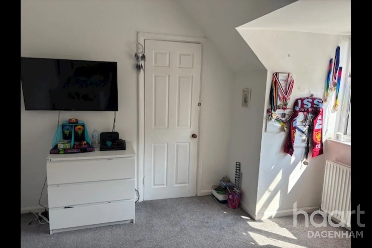 Waldegrave Road, RM8, photo 2