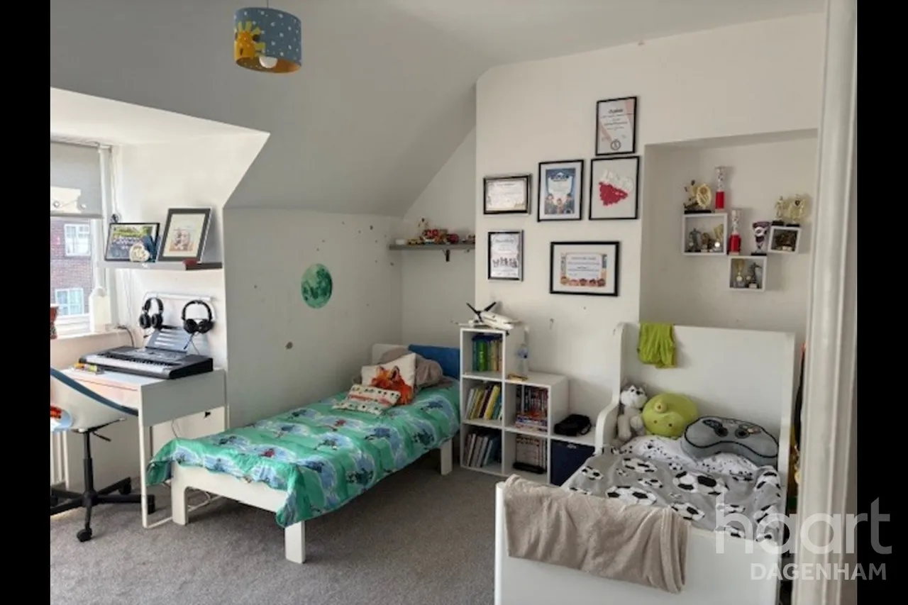 Waldegrave Road, RM8, photo 5