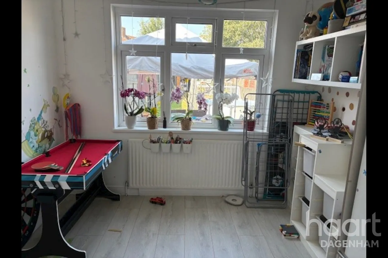 Waldegrave Road, RM8, photo 9
