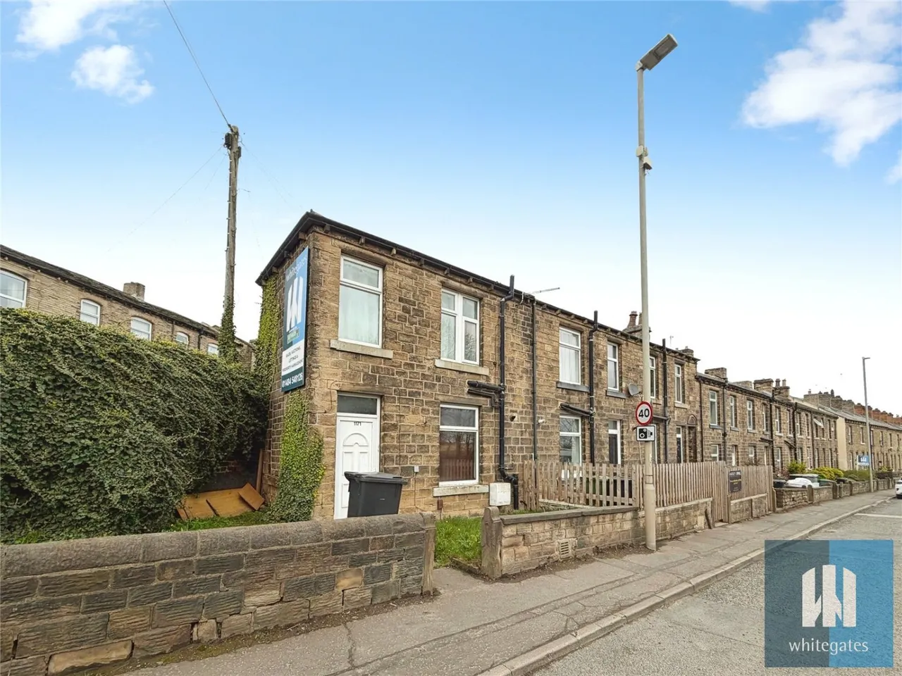 1 bed house to rent, Leeds Road, Bradley, HD2