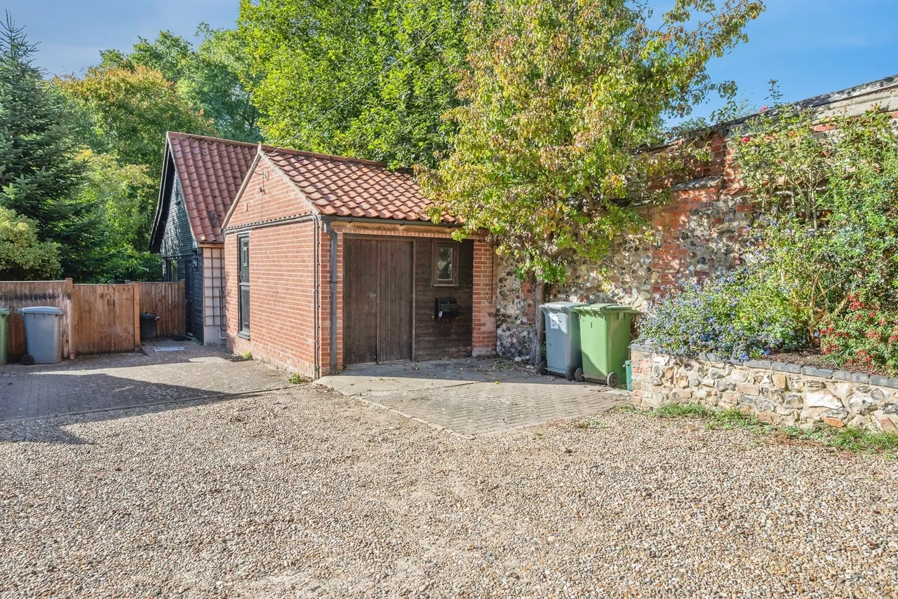 High Street, Coltishall, NR12, photo 15