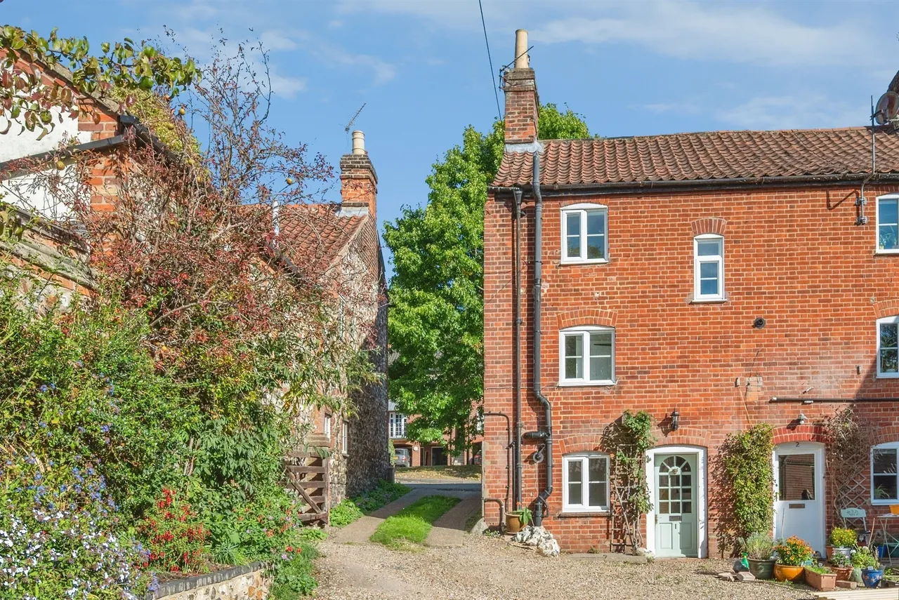 2 bed character property for sale, High Street, Coltishall, NR12