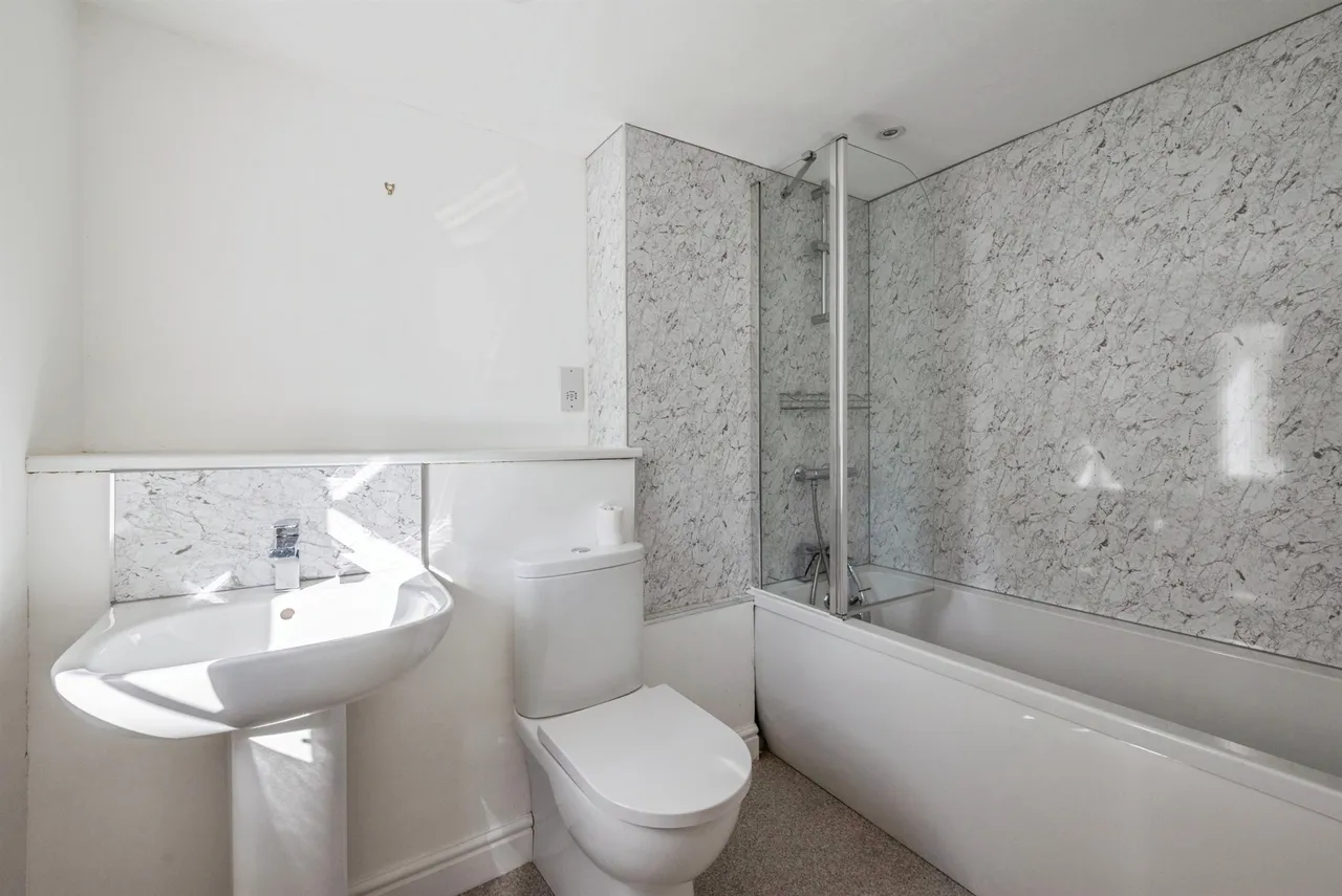 High Street, Coltishall, NR12, photo 8
