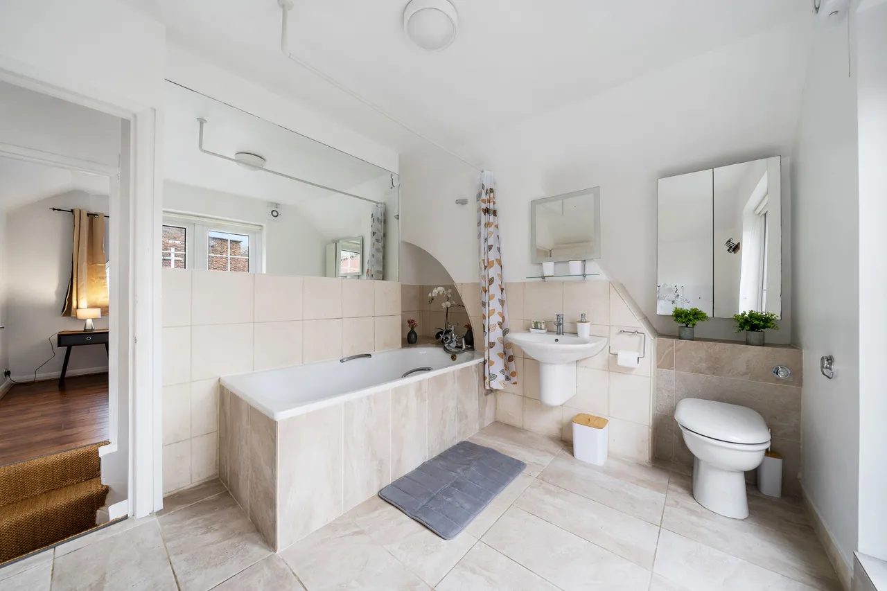 73 Agincourt Road, London, photo 3