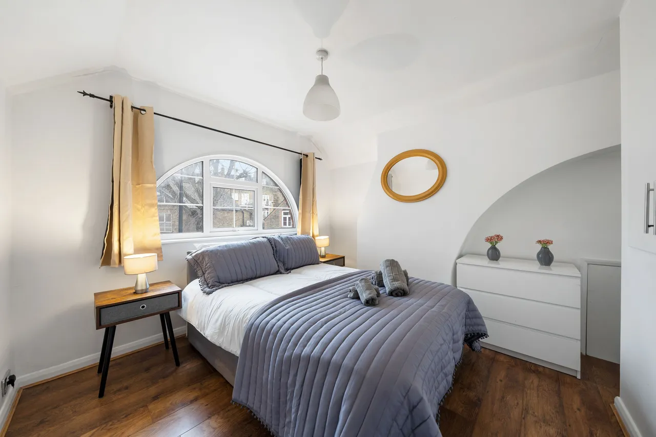 4 bed house to rent — 73 Agincourt Road, London