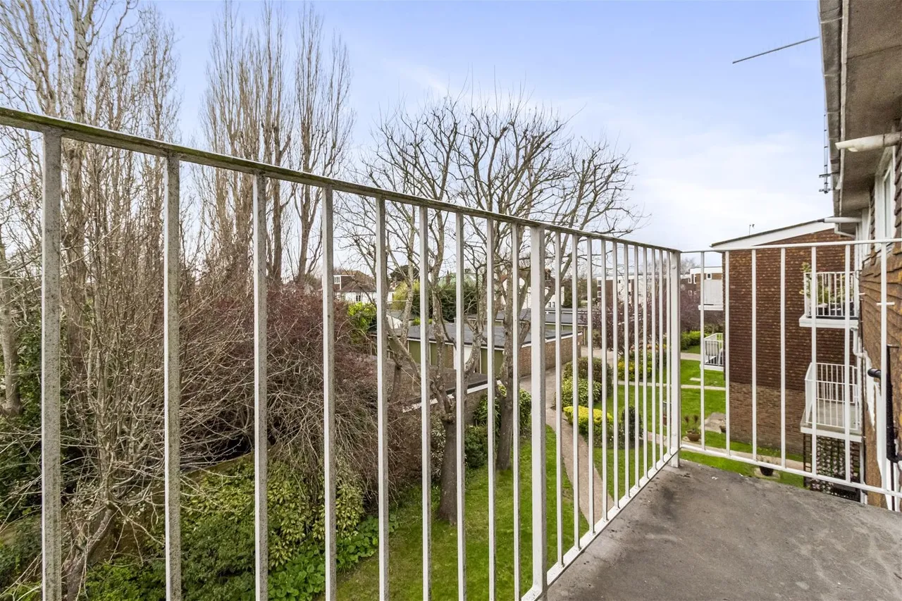 Dorchester Gardens, Worthing, photo 8