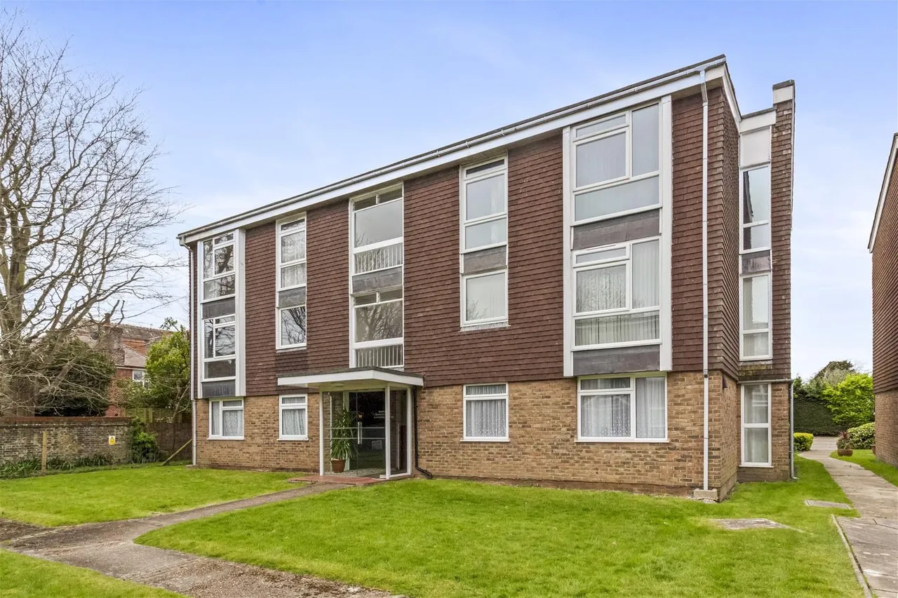 2 bed flat for sale — Dorchester Gardens, Worthing