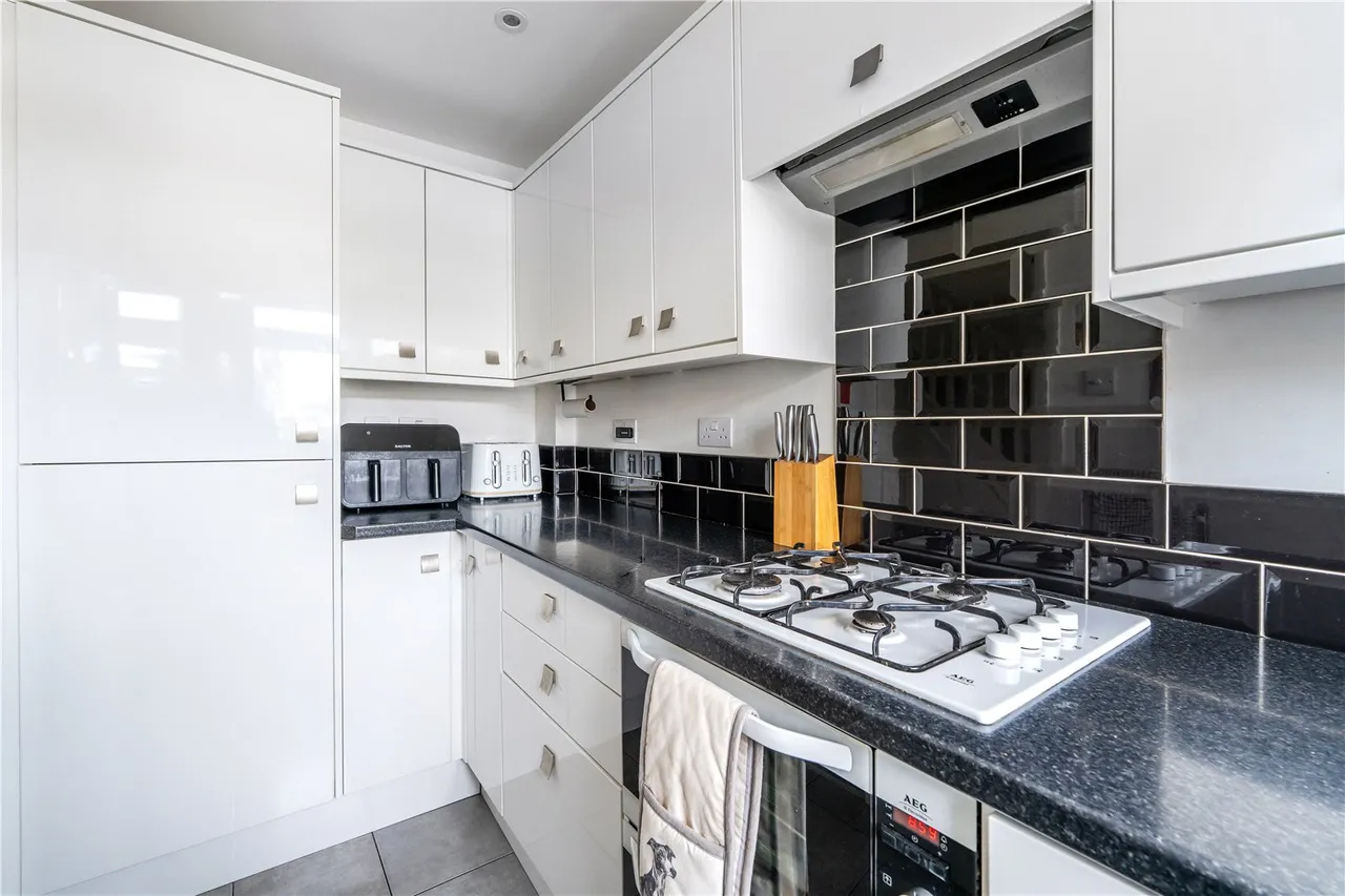 Aymer Drive, Staines, TW18 3LL, photo 6