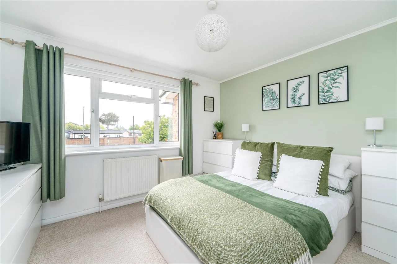 Aymer Drive, Staines, TW18 3LL, photo 7