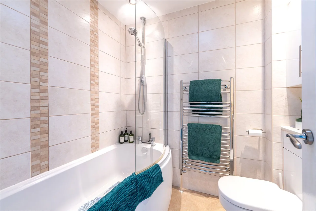 Aymer Drive, Staines, TW18 3LL, photo 10