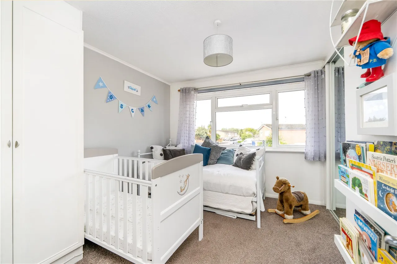 Aymer Drive, Staines, TW18 3LL, photo 9