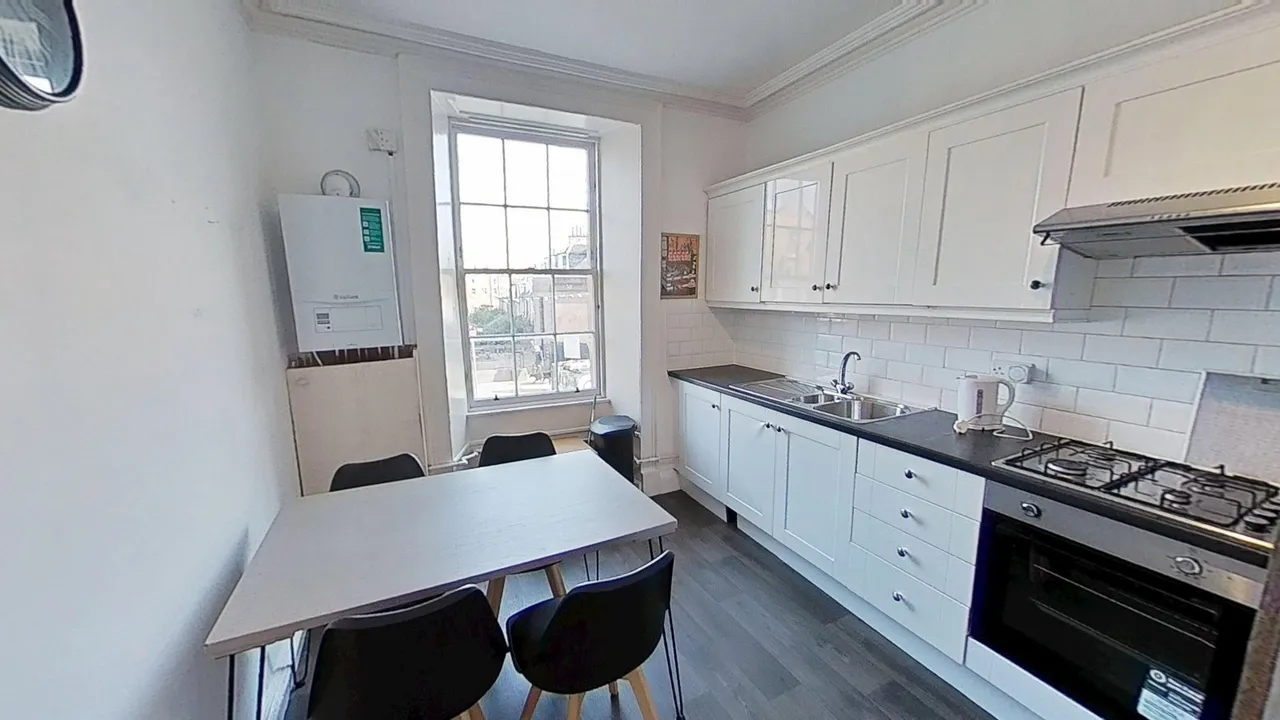 4 bed flat to rent, Montrose Terrace, Edinburgh, EH7